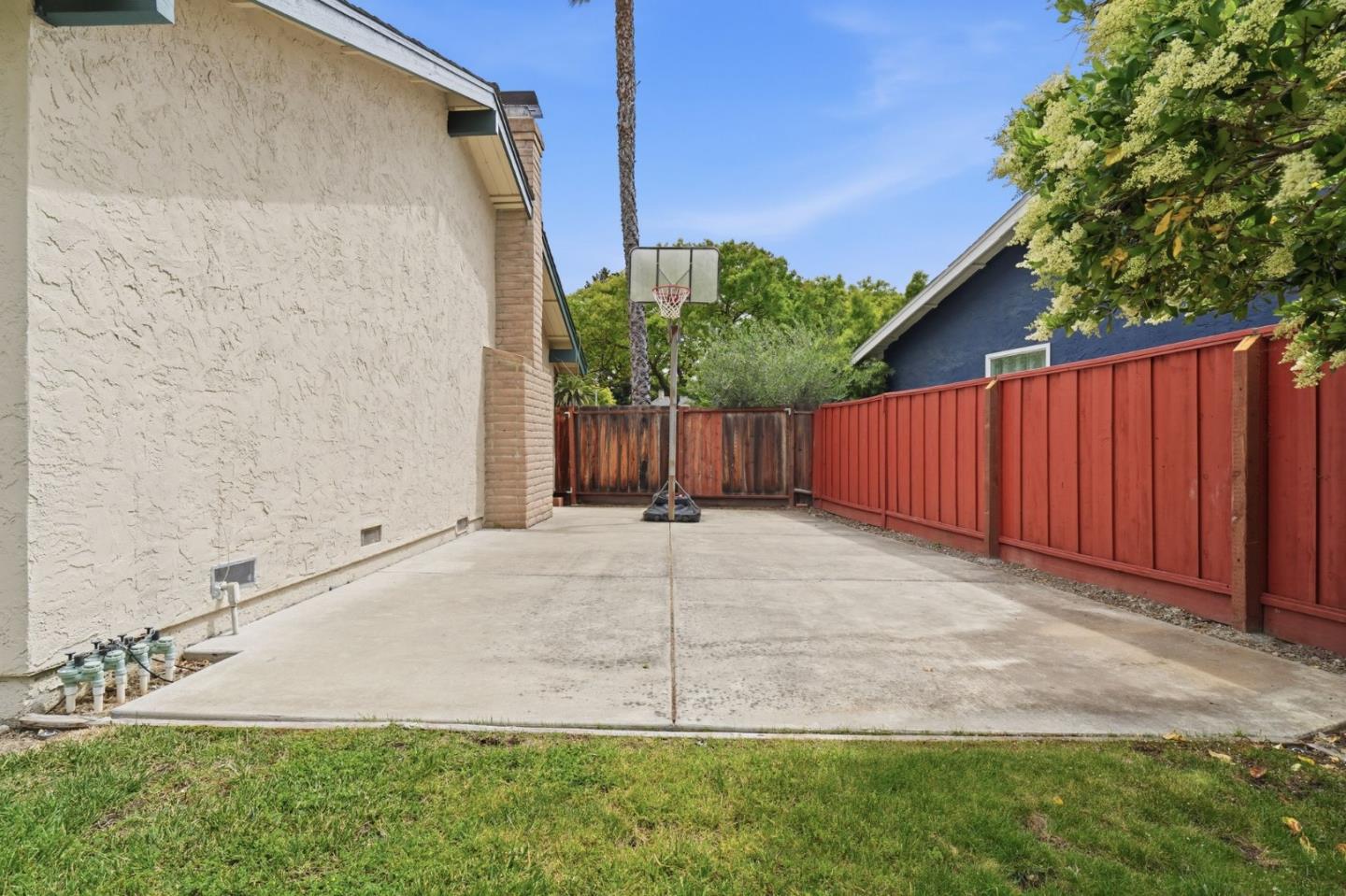 Detail Gallery Image 47 of 48 For 1377 Bedford Ave, Sunnyvale,  CA 94087 - 4 Beds | 2/1 Baths