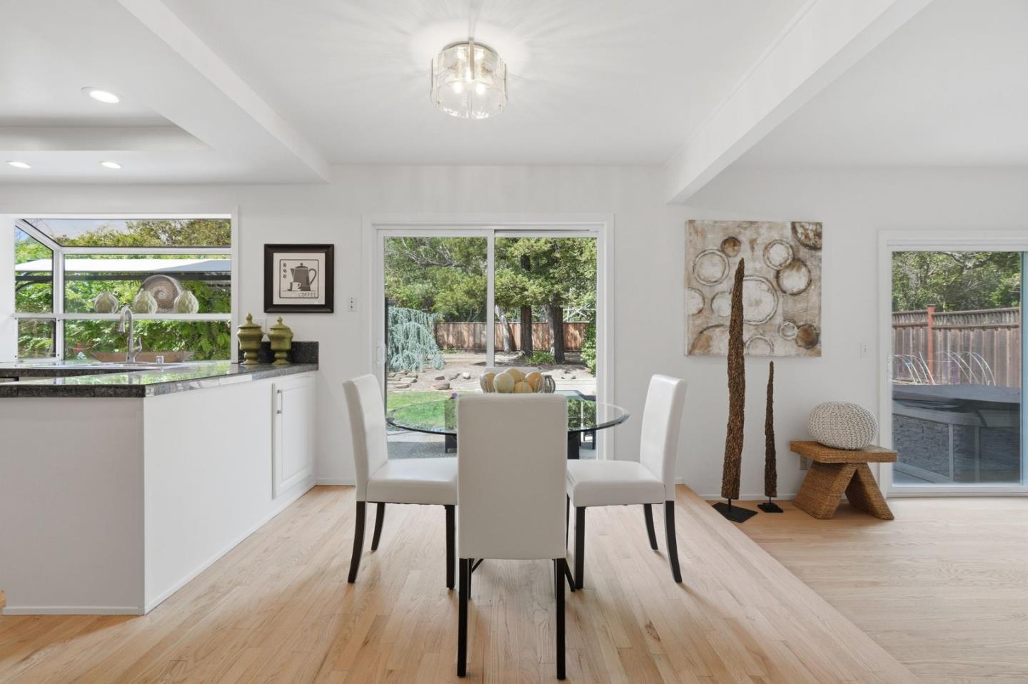 Detail Gallery Image 5 of 48 For 1377 Bedford Ave, Sunnyvale,  CA 94087 - 4 Beds | 2/1 Baths