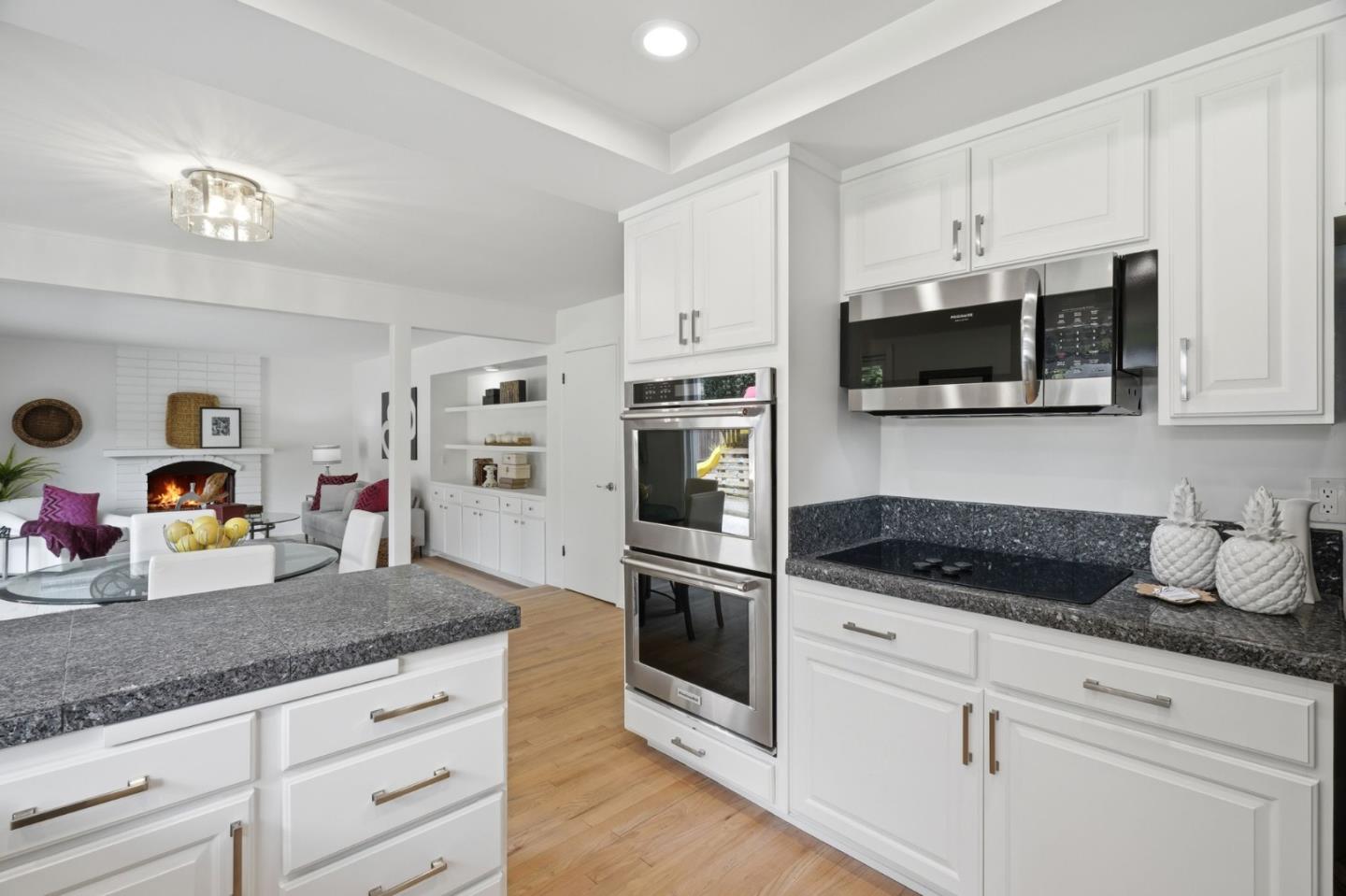 Detail Gallery Image 8 of 48 For 1377 Bedford Ave, Sunnyvale,  CA 94087 - 4 Beds | 2/1 Baths