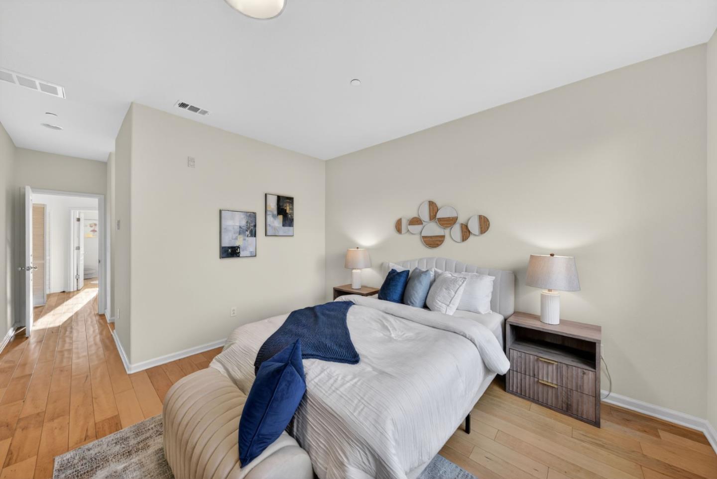 Detail Gallery Image 11 of 28 For 650 Almaden Walk Loop, San Jose,  CA 95125 - 3 Beds | 3 Baths