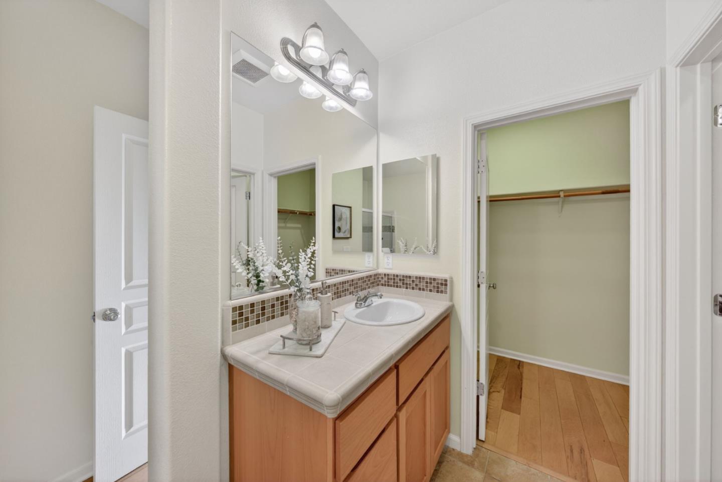 Detail Gallery Image 15 of 28 For 650 Almaden Walk Loop, San Jose,  CA 95125 - 3 Beds | 3 Baths