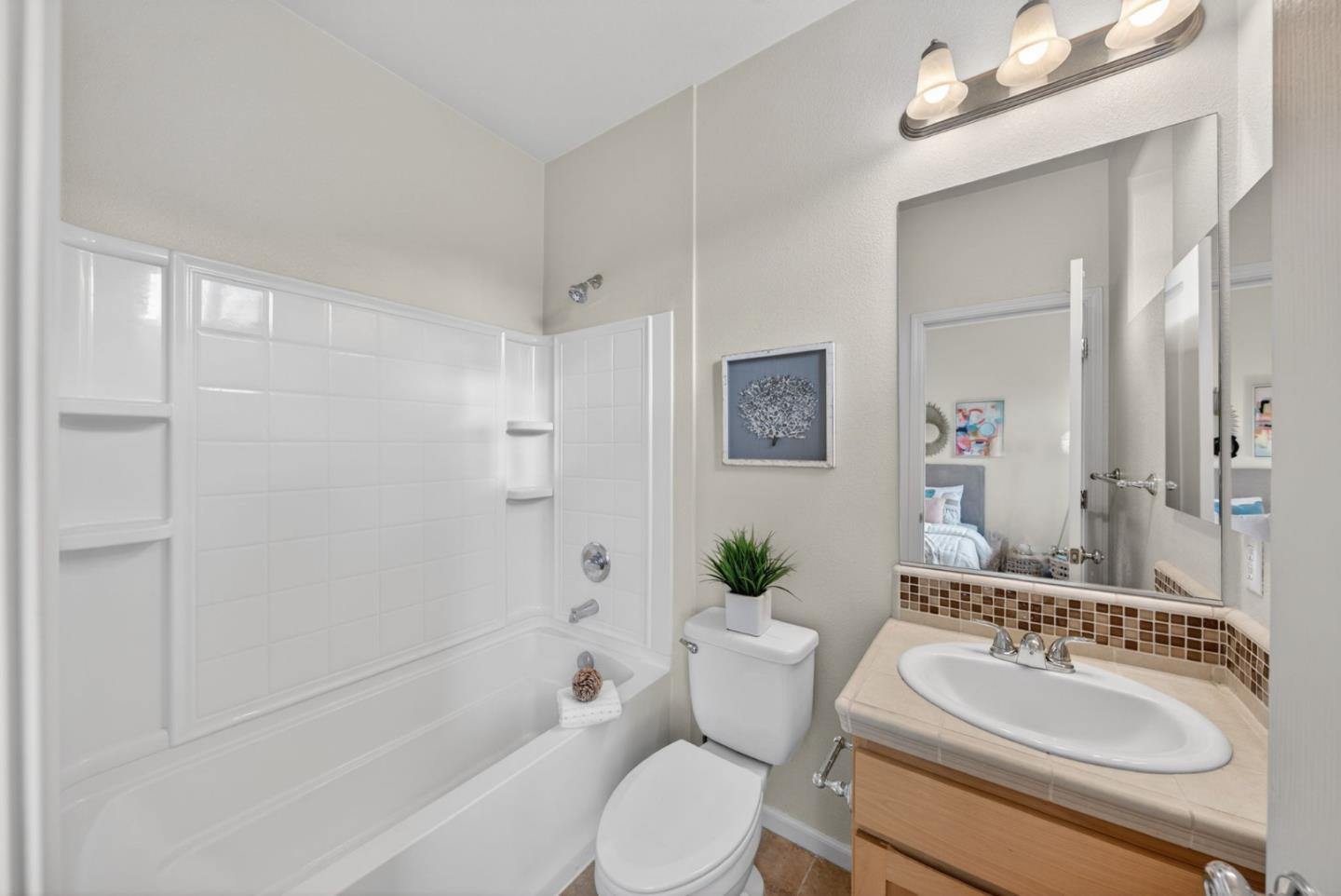 Detail Gallery Image 19 of 28 For 650 Almaden Walk Loop, San Jose,  CA 95125 - 3 Beds | 3 Baths