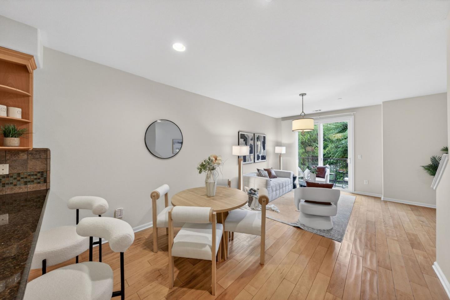 Detail Gallery Image 4 of 28 For 650 Almaden Walk Loop, San Jose,  CA 95125 - 3 Beds | 3 Baths