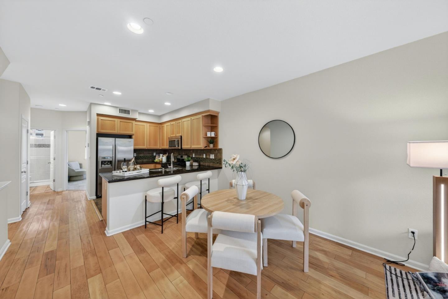 Detail Gallery Image 5 of 28 For 650 Almaden Walk Loop, San Jose,  CA 95125 - 3 Beds | 3 Baths