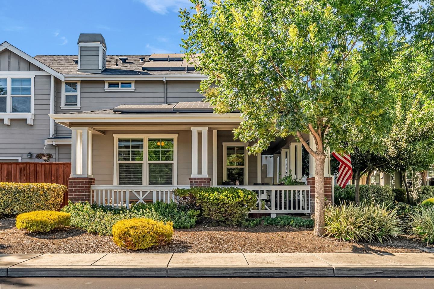 Detail Gallery Image 2 of 34 For 160 Sarafina Way, Gilroy,  CA 95020 - 3 Beds | 2 Baths