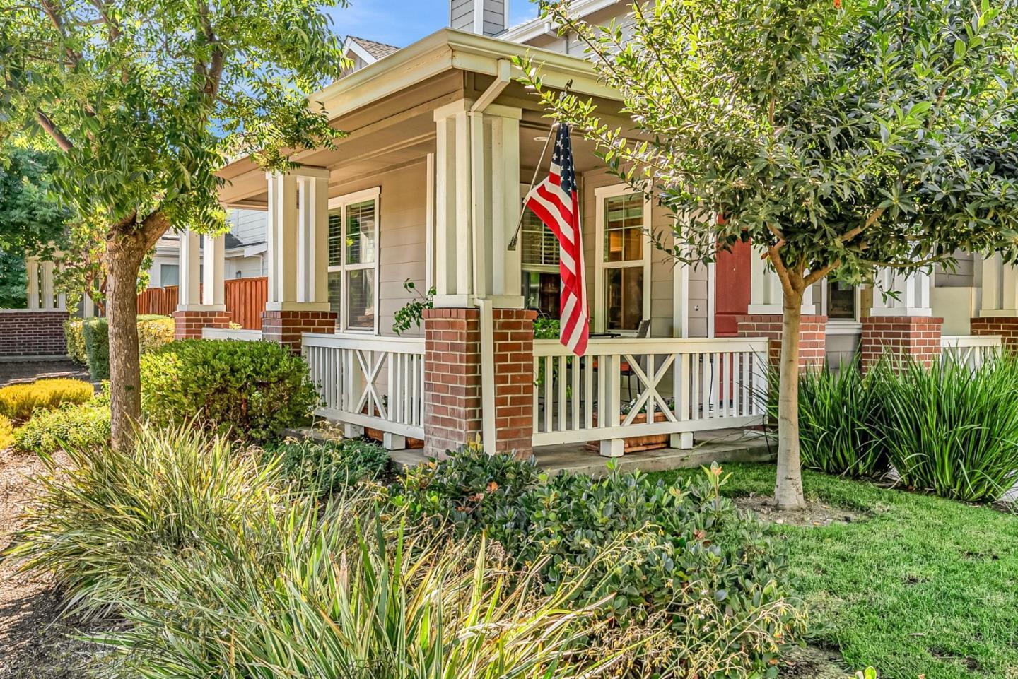 Detail Gallery Image 3 of 34 For 160 Sarafina Way, Gilroy,  CA 95020 - 3 Beds | 2 Baths