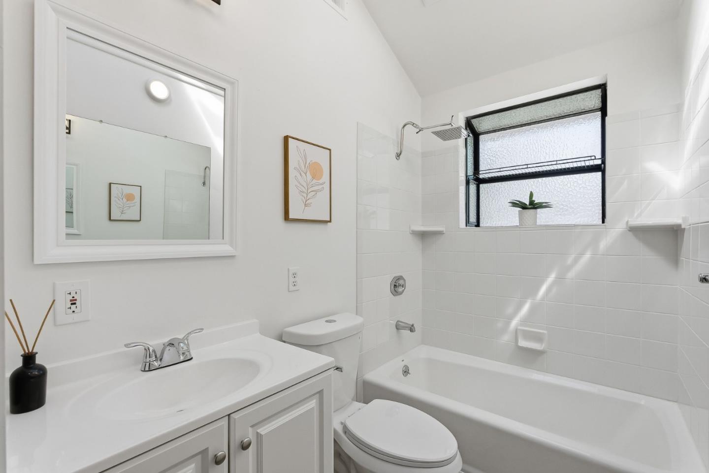 Detail Gallery Image 16 of 26 For 1051 Manhattan Ct, Sunnyvale,  CA 94087 - 3 Beds | 2 Baths