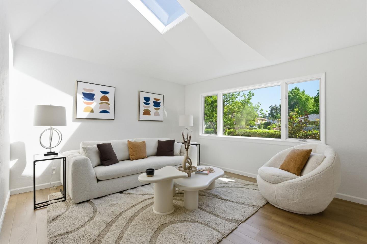 Detail Gallery Image 2 of 26 For 1051 Manhattan Ct, Sunnyvale,  CA 94087 - 3 Beds | 2 Baths