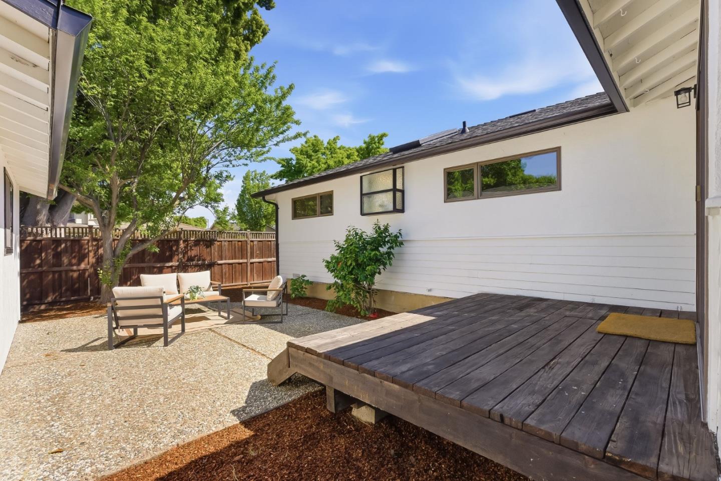 Detail Gallery Image 20 of 26 For 1051 Manhattan Ct, Sunnyvale,  CA 94087 - 3 Beds | 2 Baths