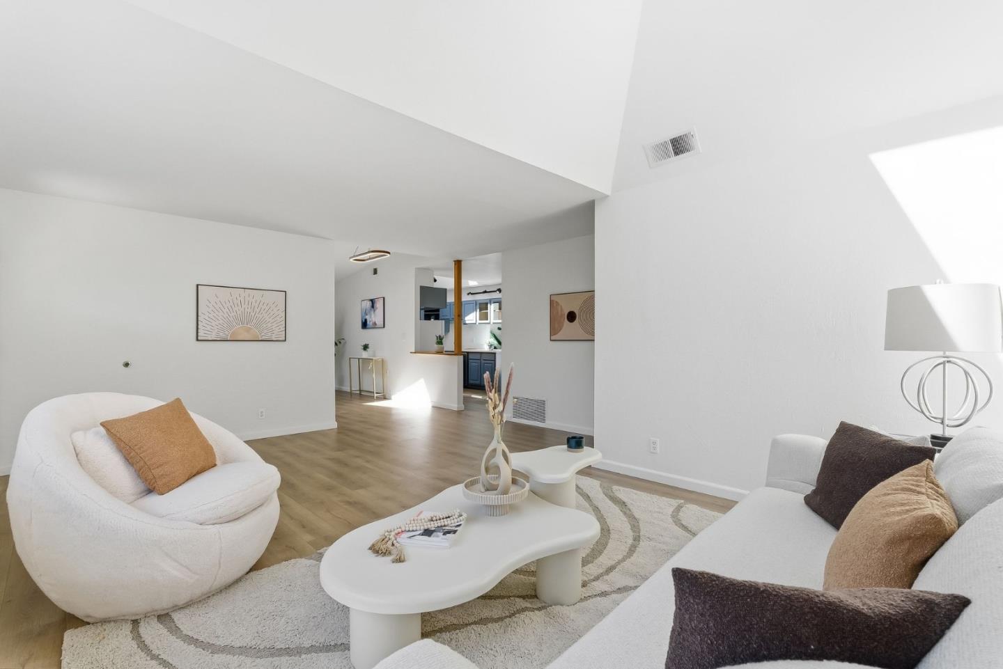 Detail Gallery Image 3 of 26 For 1051 Manhattan Ct, Sunnyvale,  CA 94087 - 3 Beds | 2 Baths