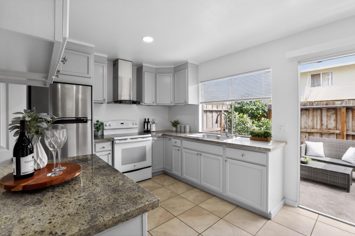 Detail Gallery Image 4 of 15 For 2269 Warfield Way #D,  San Jose,  CA 95122 - 3 Beds | 2 Baths