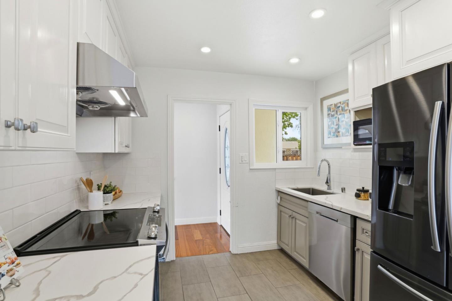 Detail Gallery Image 14 of 34 For 1010 Patricia Ct, Campbell,  CA 95008 - 3 Beds | 2 Baths