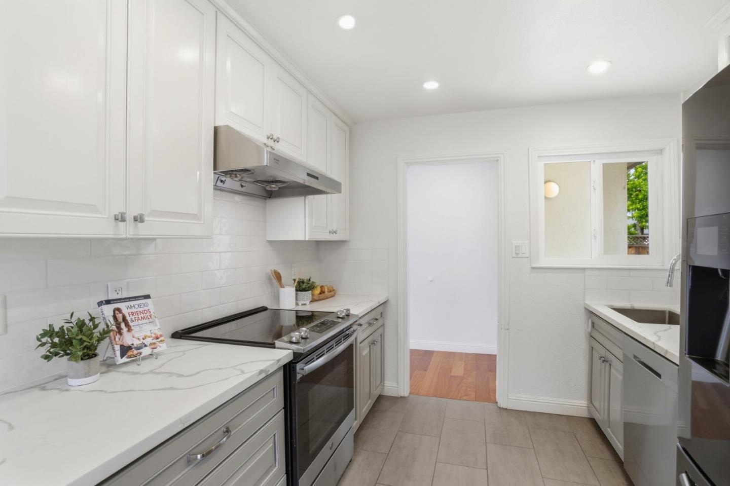 Detail Gallery Image 15 of 34 For 1010 Patricia Ct, Campbell,  CA 95008 - 3 Beds | 2 Baths