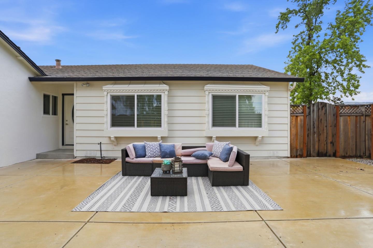 Detail Gallery Image 4 of 34 For 1010 Patricia Ct, Campbell,  CA 95008 - 3 Beds | 2 Baths