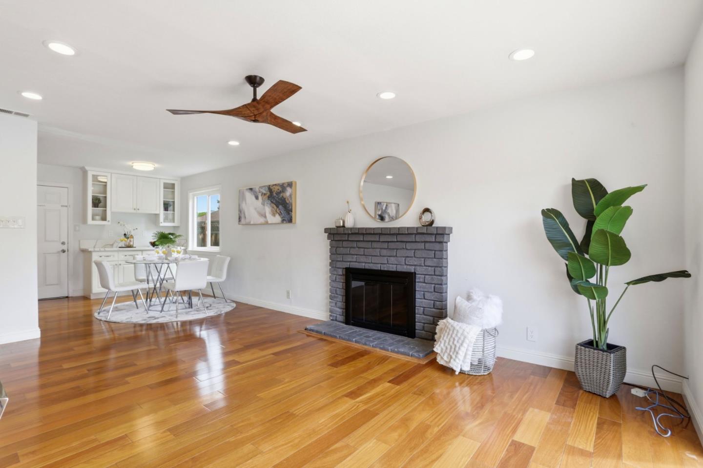 Detail Gallery Image 8 of 34 For 1010 Patricia Ct, Campbell,  CA 95008 - 3 Beds | 2 Baths