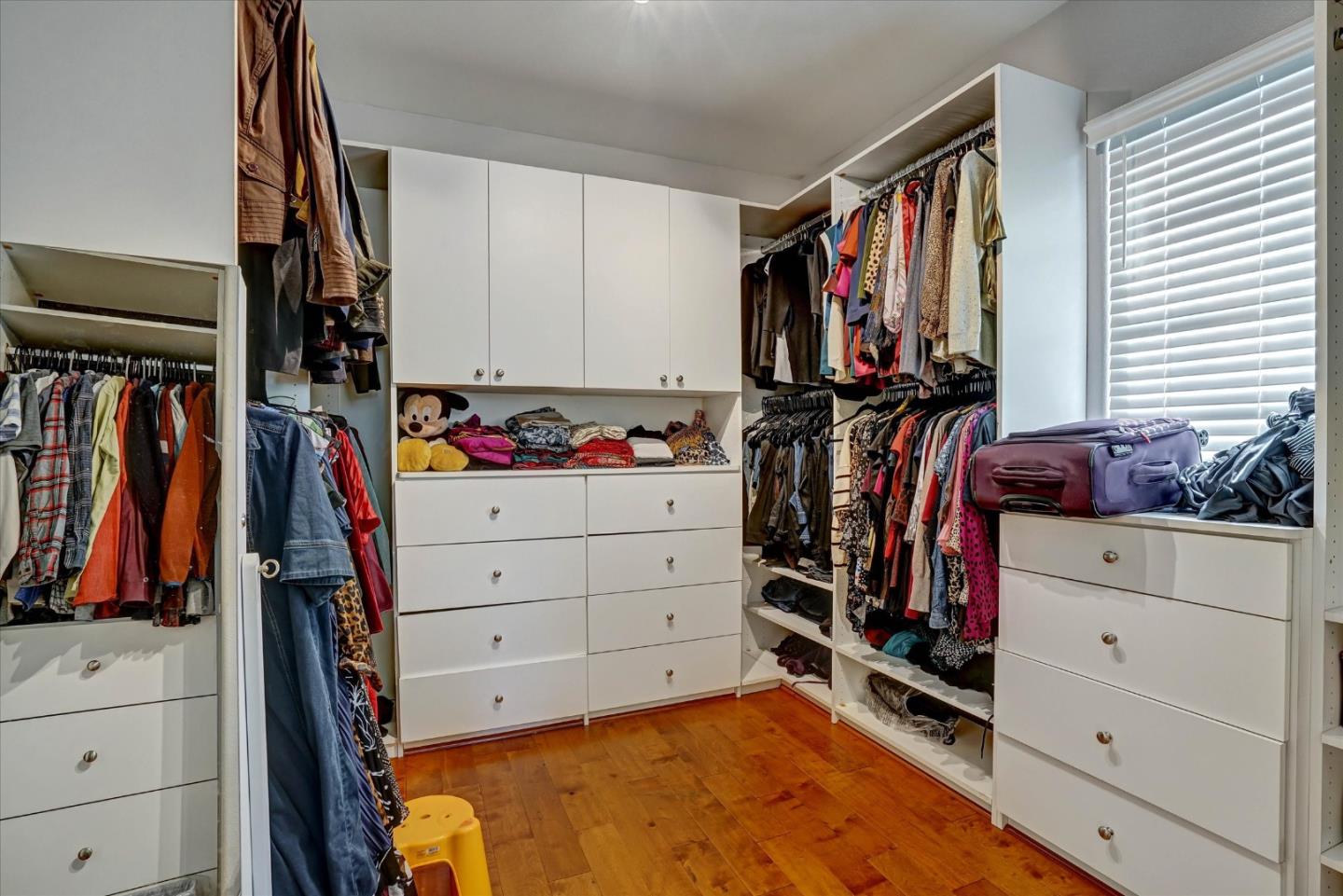 Detail Gallery Image 17 of 33 For 233 Snowdrop Ct, San Ramon,  CA 94582 - 5 Beds | 5/1 Baths