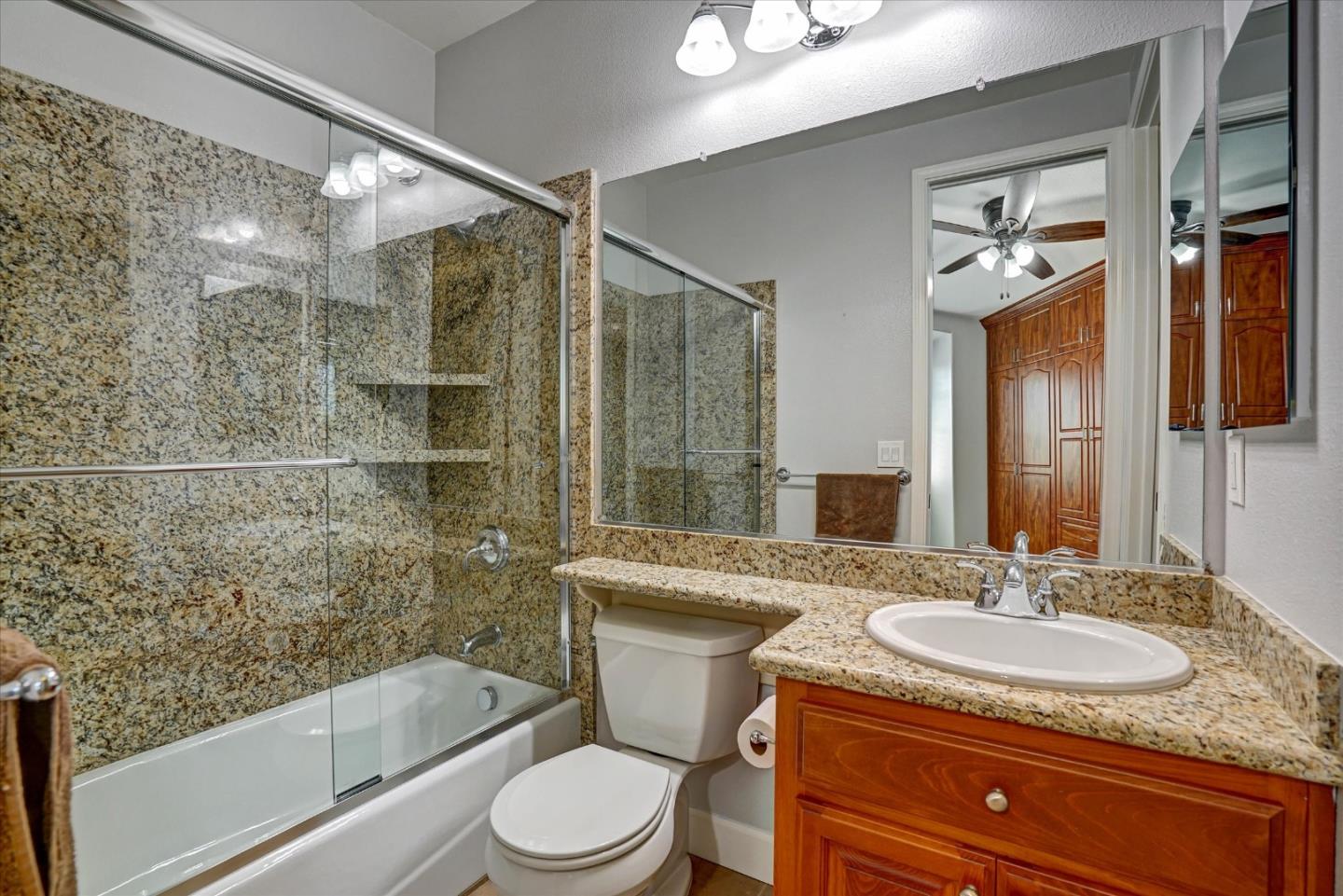 Detail Gallery Image 25 of 33 For 233 Snowdrop Ct, San Ramon,  CA 94582 - 5 Beds | 5/1 Baths