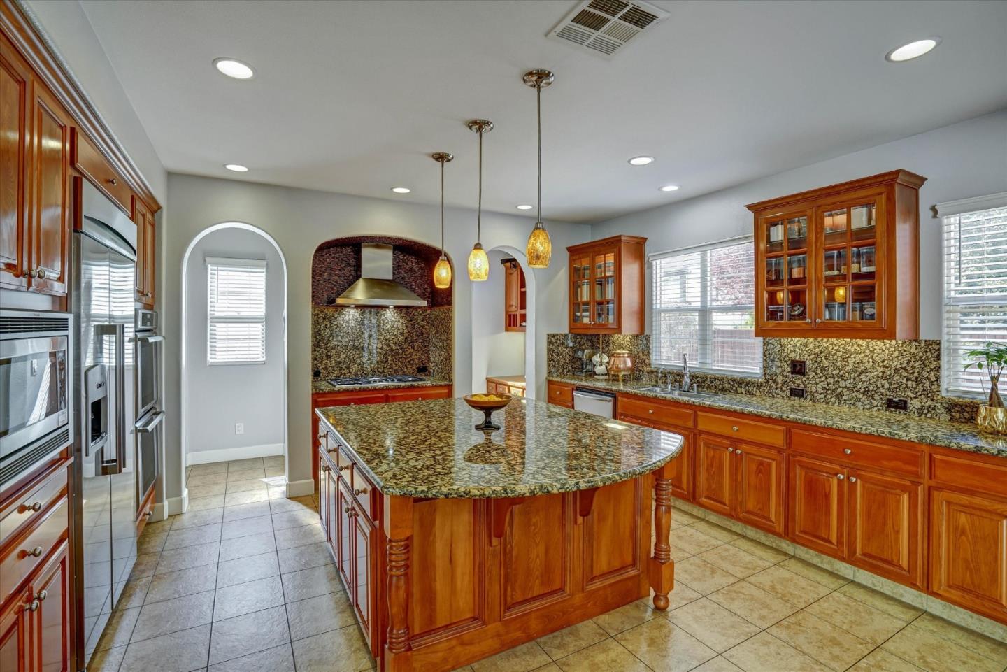 Detail Gallery Image 6 of 33 For 233 Snowdrop Ct, San Ramon,  CA 94582 - 5 Beds | 5/1 Baths