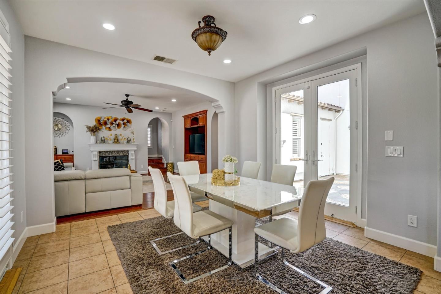 Detail Gallery Image 9 of 33 For 233 Snowdrop Ct, San Ramon,  CA 94582 - 5 Beds | 5/1 Baths