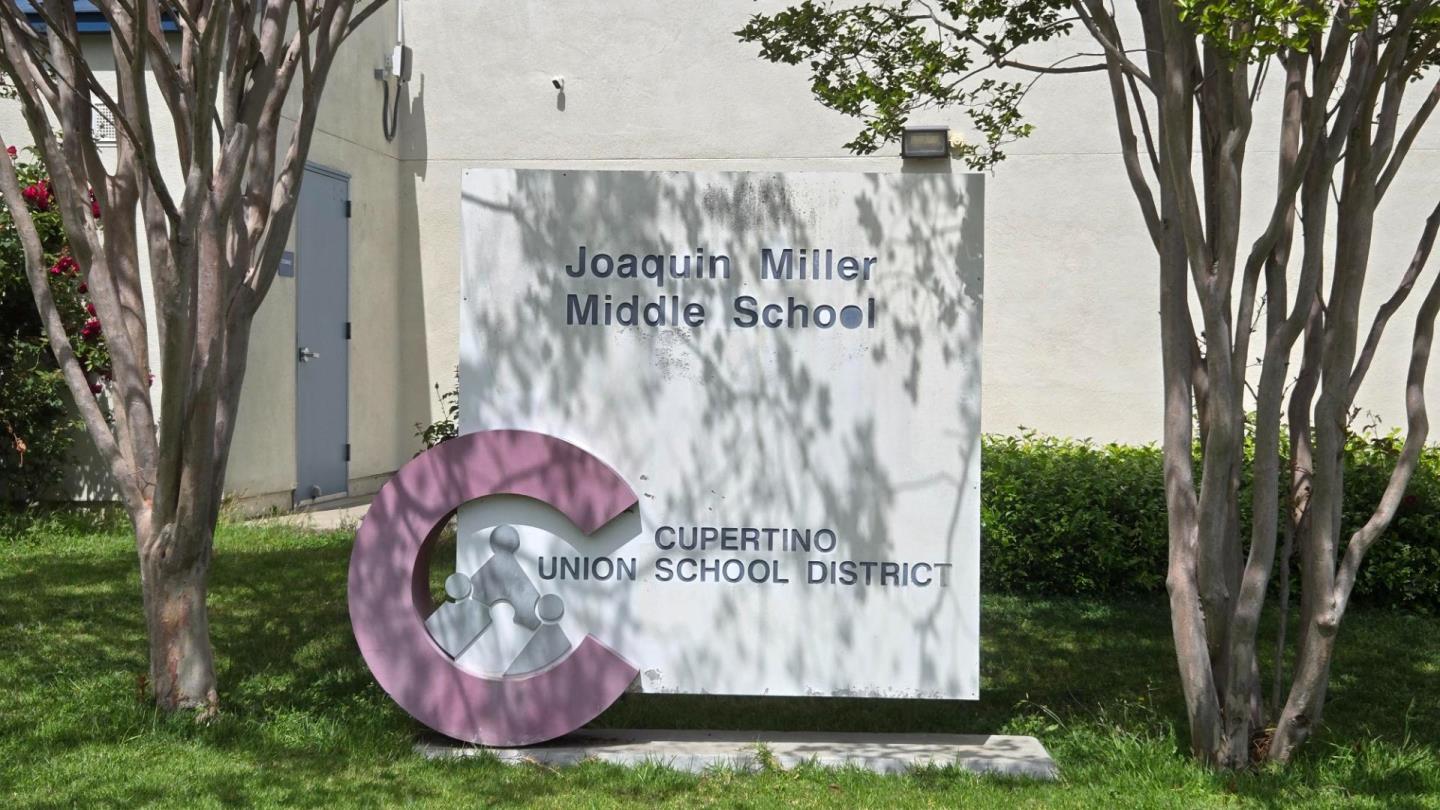 Detail Gallery Image 4 of 5 For 1523 Johnson, San Jose,  CA 95129 - 5 Beds | 3 Baths