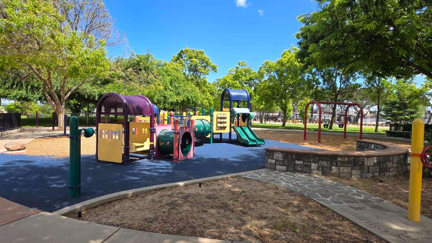 Detail Gallery Image 5 of 5 For 1523 Johnson, San Jose,  CA 95129 - 5 Beds | 3 Baths