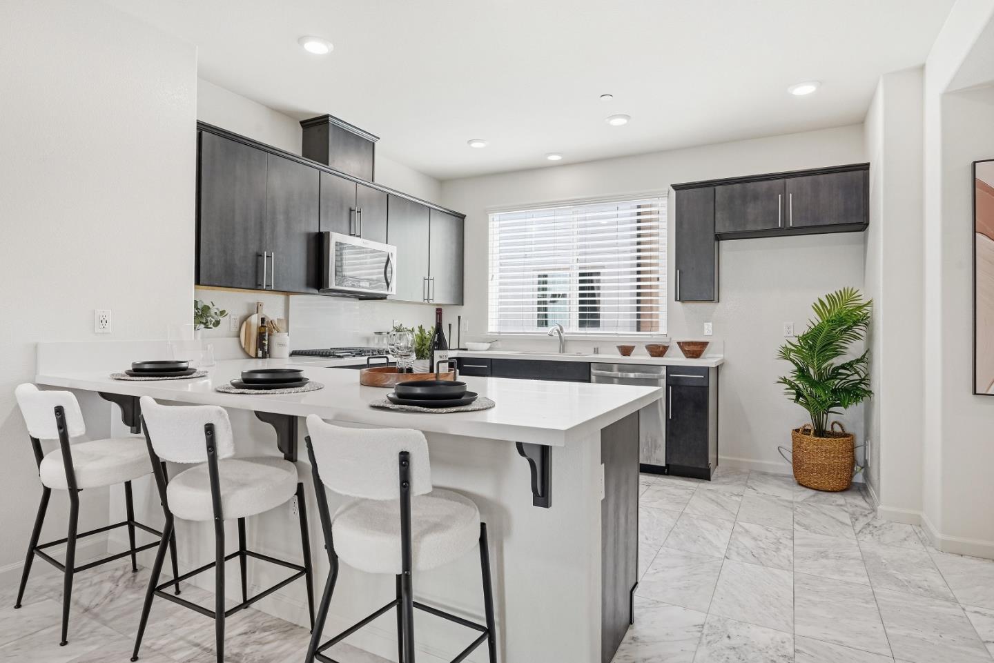 Detail Gallery Image 12 of 46 For 218 William Manly St #3,  San Jose,  CA 95136 - 4 Beds | 3/1 Baths