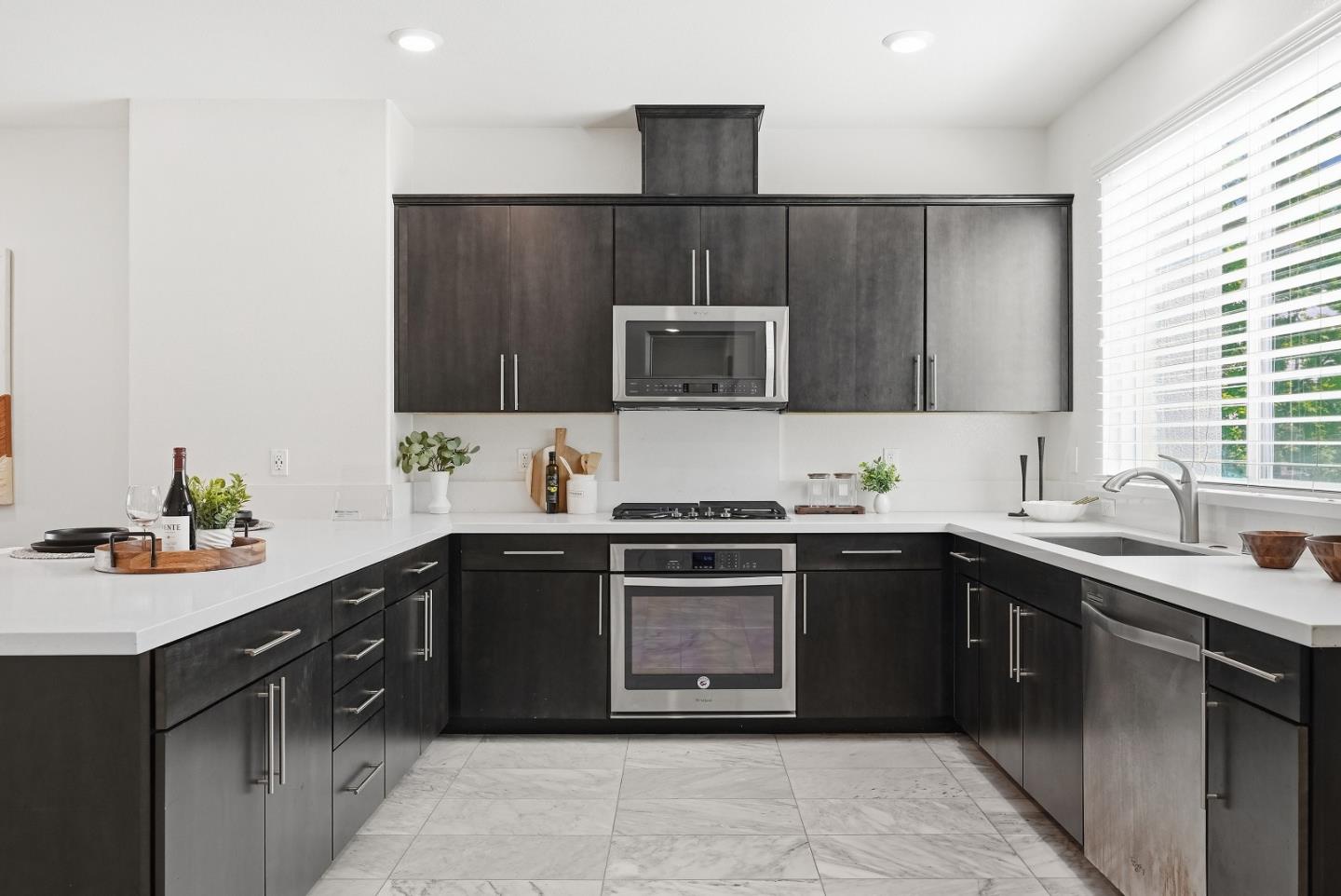 Detail Gallery Image 13 of 46 For 218 William Manly St #3,  San Jose,  CA 95136 - 4 Beds | 3/1 Baths