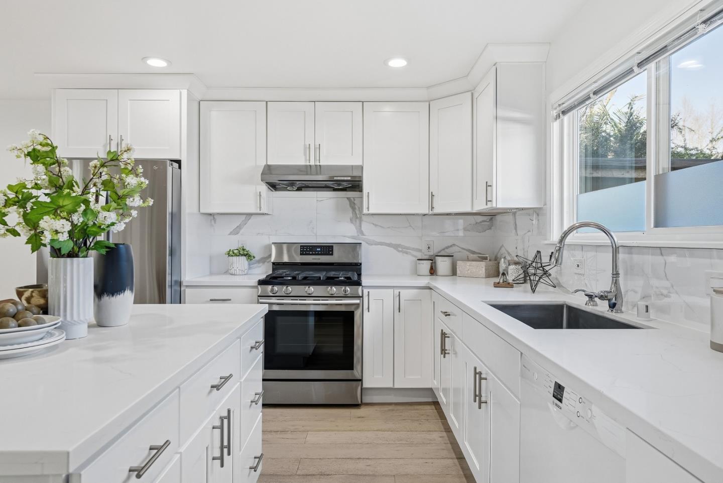 Front Image Thumbnail for ML82044042