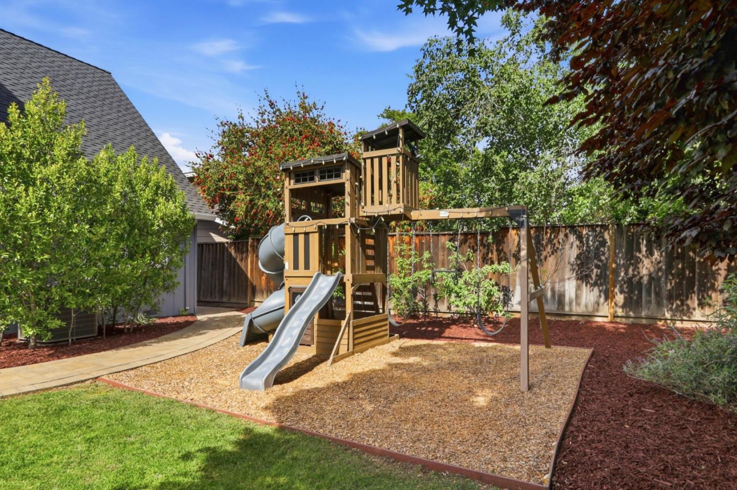 Detail Gallery Image 27 of 31 For 1708 Grizilo Dr, San Jose,  CA 95124 - 4 Beds | 2 Baths