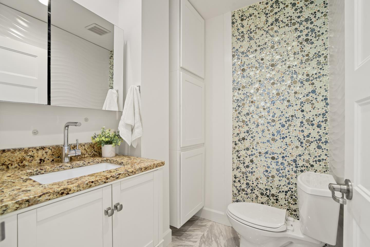 Detail Gallery Image 20 of 28 For 1130 Chula Vista Dr, Belmont,  CA 94002 - 4 Beds | 2/1 Baths