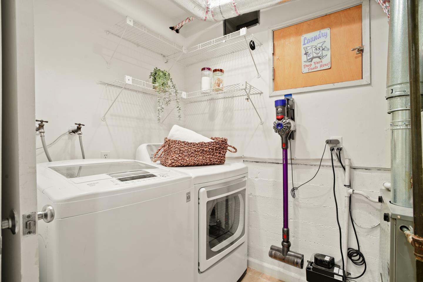 Detail Gallery Image 21 of 28 For 1130 Chula Vista Dr, Belmont,  CA 94002 - 4 Beds | 2/1 Baths