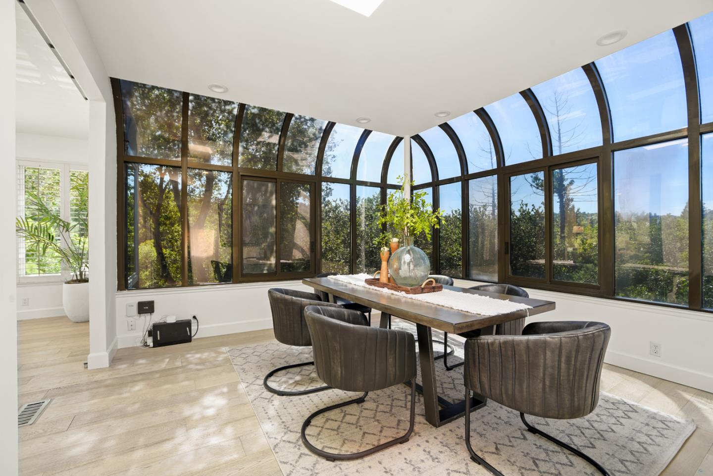 Detail Gallery Image 4 of 28 For 1130 Chula Vista Dr, Belmont,  CA 94002 - 4 Beds | 2/1 Baths