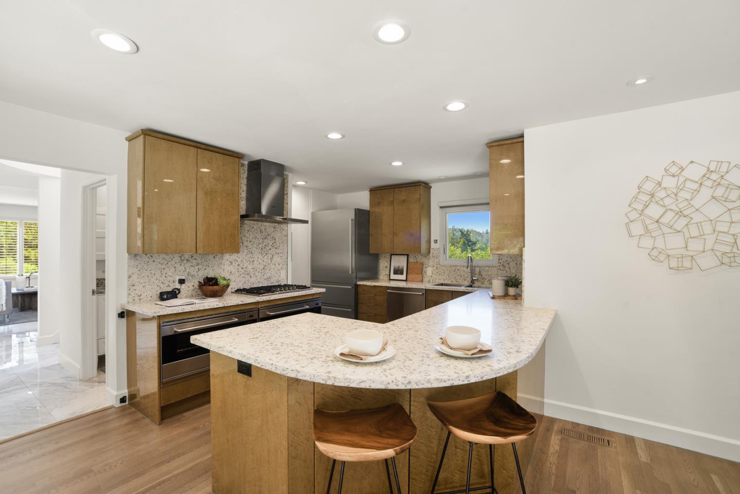 Detail Gallery Image 8 of 28 For 1130 Chula Vista Dr, Belmont,  CA 94002 - 4 Beds | 2/1 Baths