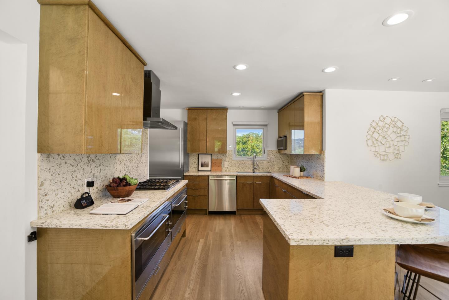 Detail Gallery Image 9 of 28 For 1130 Chula Vista Dr, Belmont,  CA 94002 - 4 Beds | 2/1 Baths