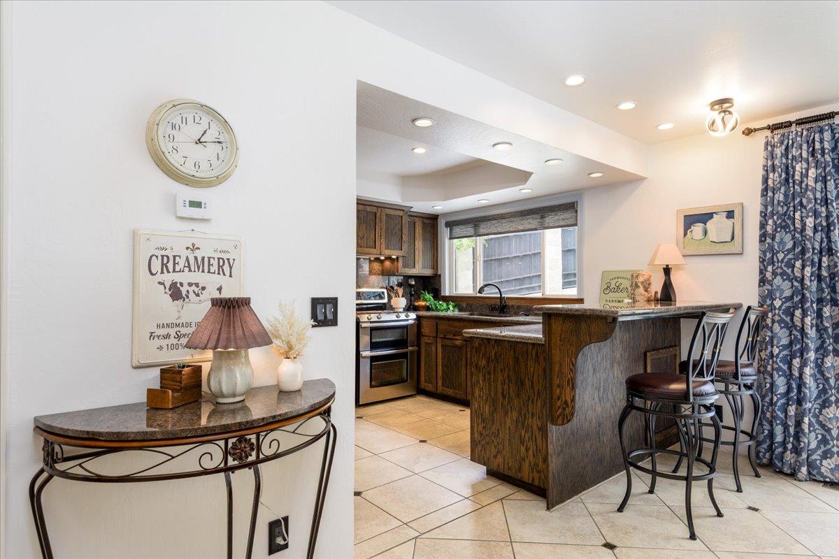 Detail Gallery Image 10 of 30 For 854 Prairie Creek Dr, Pacifica,  CA 94044 - 4 Beds | 2/1 Baths