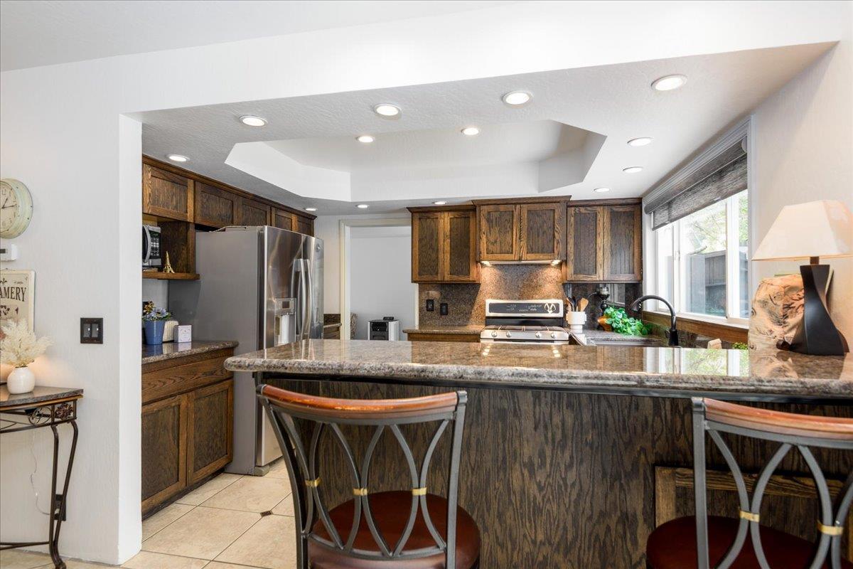 Detail Gallery Image 11 of 30 For 854 Prairie Creek Dr, Pacifica,  CA 94044 - 4 Beds | 2/1 Baths