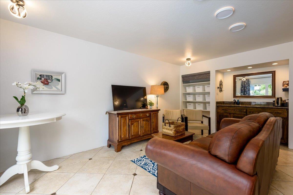 Detail Gallery Image 13 of 30 For 854 Prairie Creek Dr, Pacifica,  CA 94044 - 4 Beds | 2/1 Baths