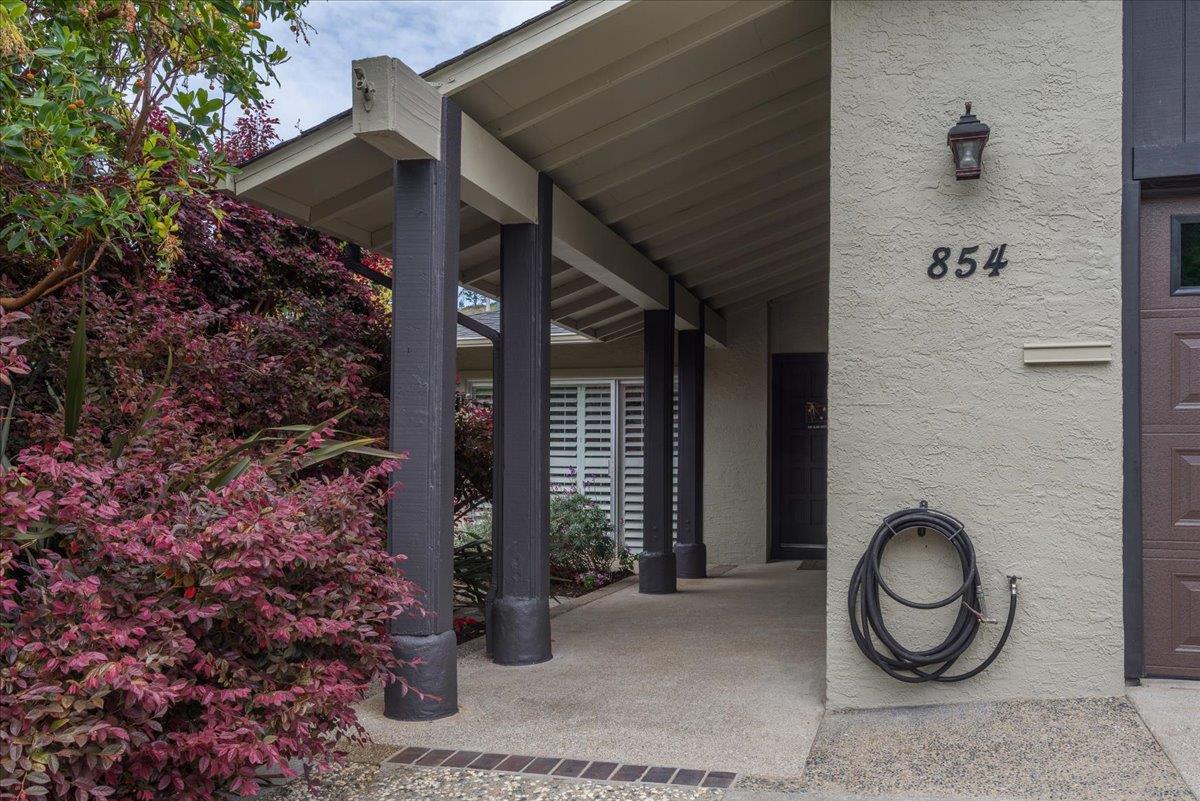 Detail Gallery Image 2 of 30 For 854 Prairie Creek Dr, Pacifica,  CA 94044 - 4 Beds | 2/1 Baths