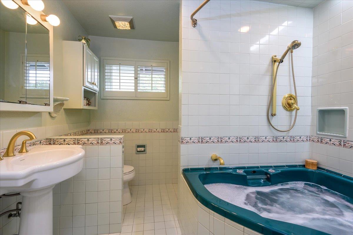 Detail Gallery Image 21 of 30 For 854 Prairie Creek Dr, Pacifica,  CA 94044 - 4 Beds | 2/1 Baths