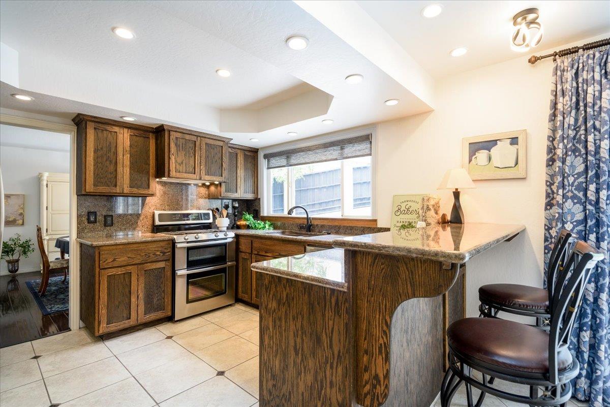 Detail Gallery Image 8 of 30 For 854 Prairie Creek Dr, Pacifica,  CA 94044 - 4 Beds | 2/1 Baths