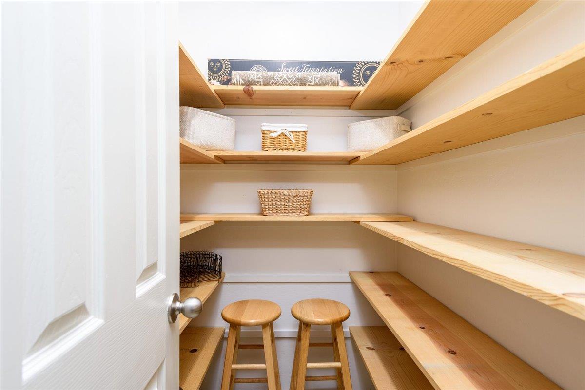 Detail Gallery Image 9 of 30 For 854 Prairie Creek Dr, Pacifica,  CA 94044 - 4 Beds | 2/1 Baths