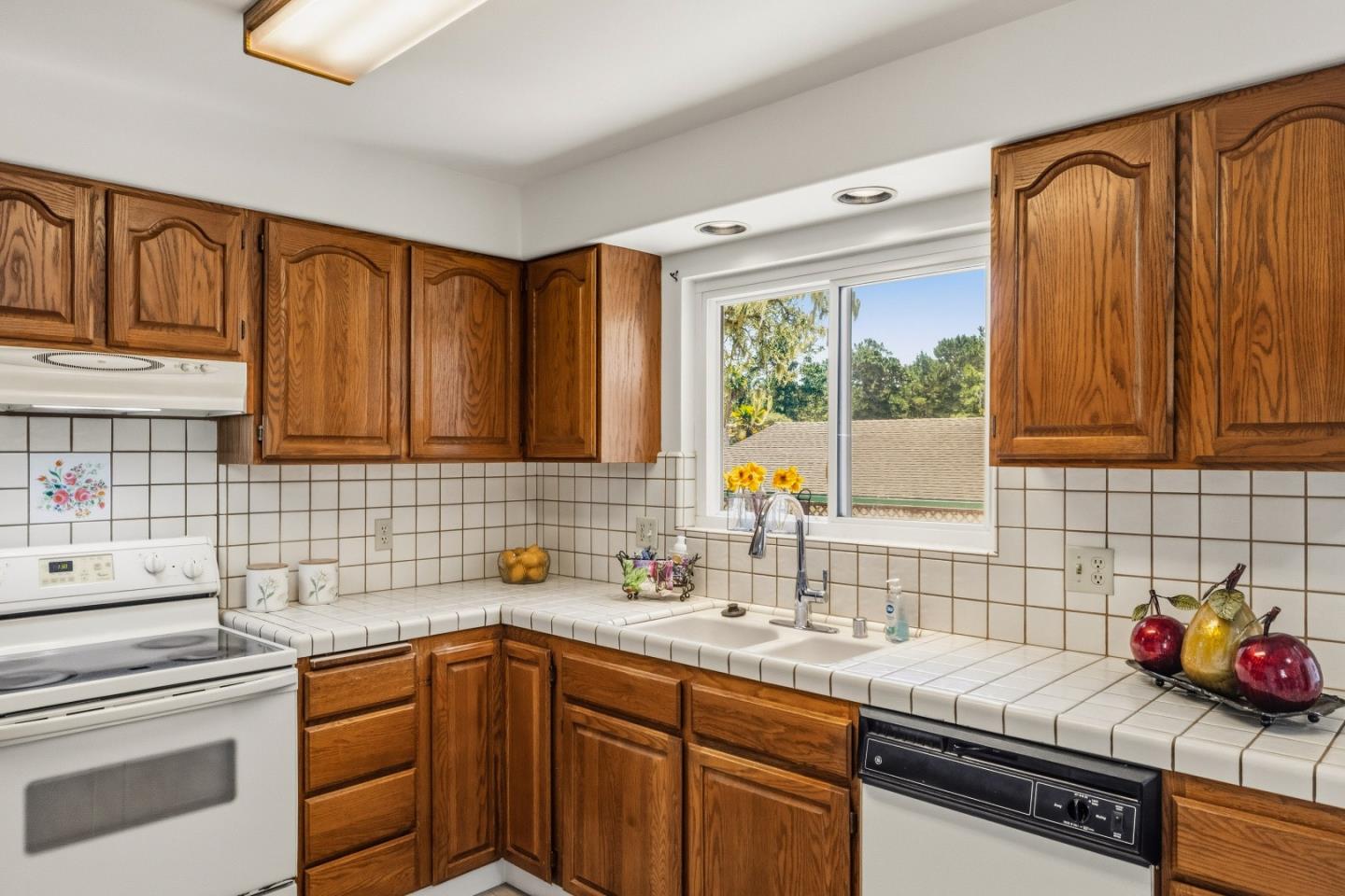 Detail Gallery Image 13 of 53 For 1317 Funston Ave, Pacific Grove,  CA 93950 - 3 Beds | 2 Baths