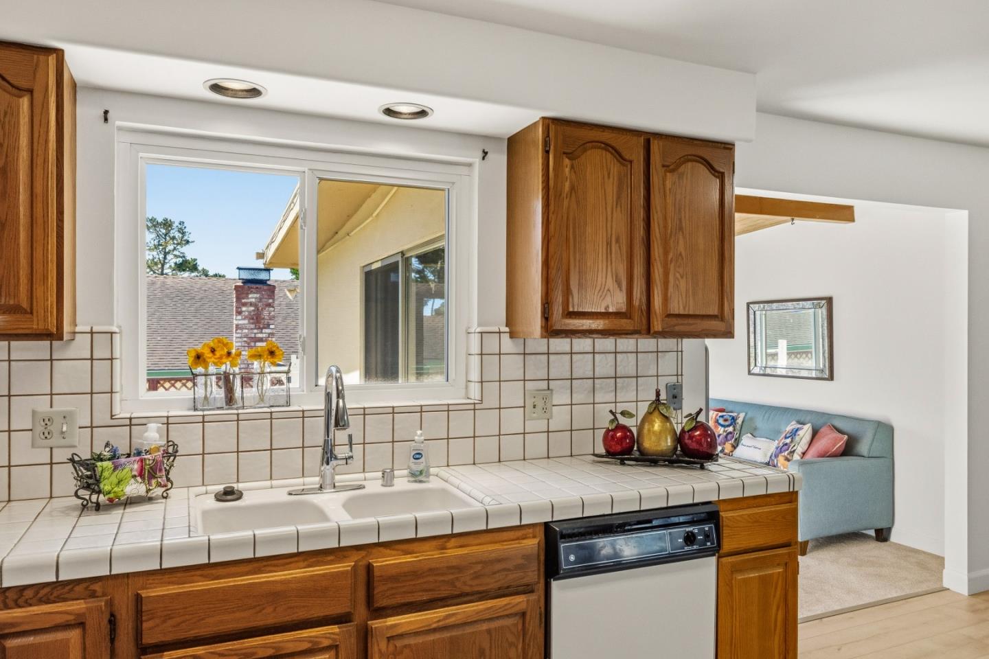 Detail Gallery Image 16 of 53 For 1317 Funston Ave, Pacific Grove,  CA 93950 - 3 Beds | 2 Baths