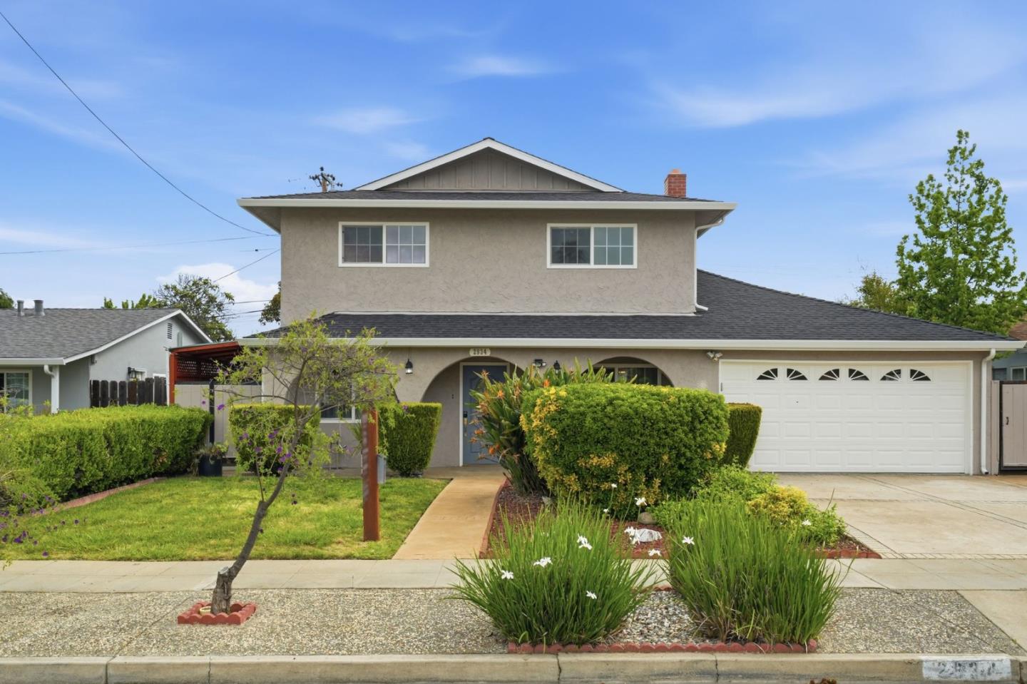 Detail Gallery Image 4 of 56 For 2934 Kilo Ave, San Jose,  CA 95124 - 4 Beds | 2 Baths