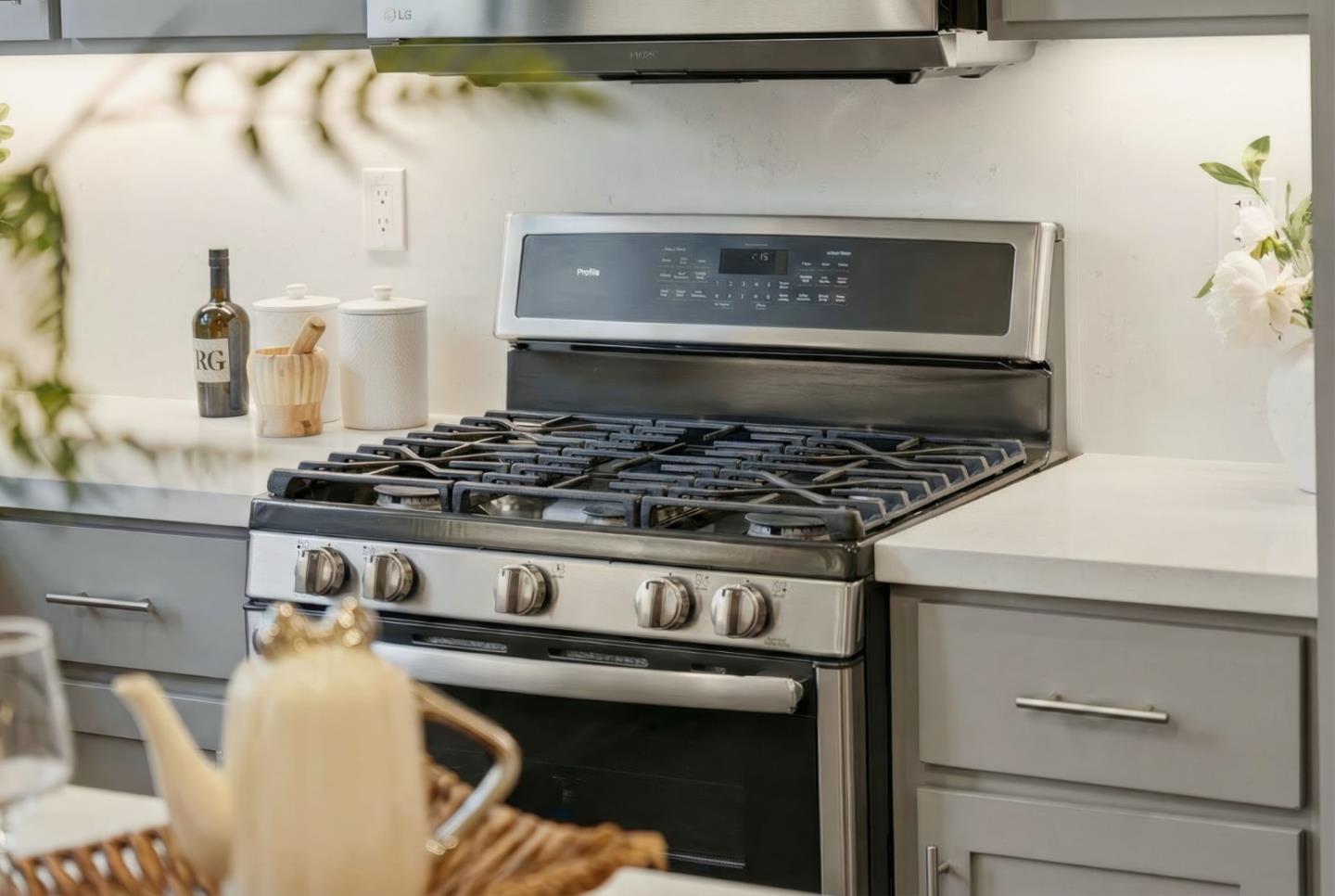 Detail Gallery Image 13 of 53 For 1098 Barberry Ter, Sunnyvale,  CA 94086 - 4 Beds | 3/1 Baths