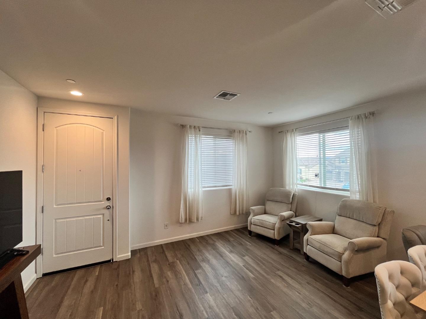 Detail Gallery Image 4 of 27 For 708 Gabilan Dr, Soledad,  CA 93960 - 2 Beds | 1 Baths