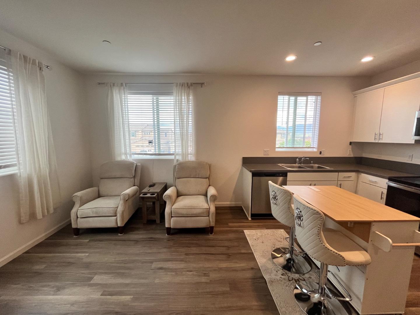 Detail Gallery Image 5 of 27 For 708 Gabilan Dr, Soledad,  CA 93960 - 2 Beds | 1 Baths