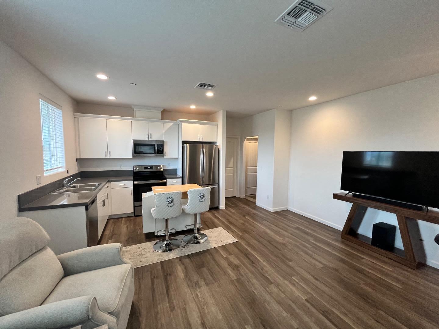 Detail Gallery Image 6 of 27 For 708 Gabilan Dr, Soledad,  CA 93960 - 2 Beds | 1 Baths