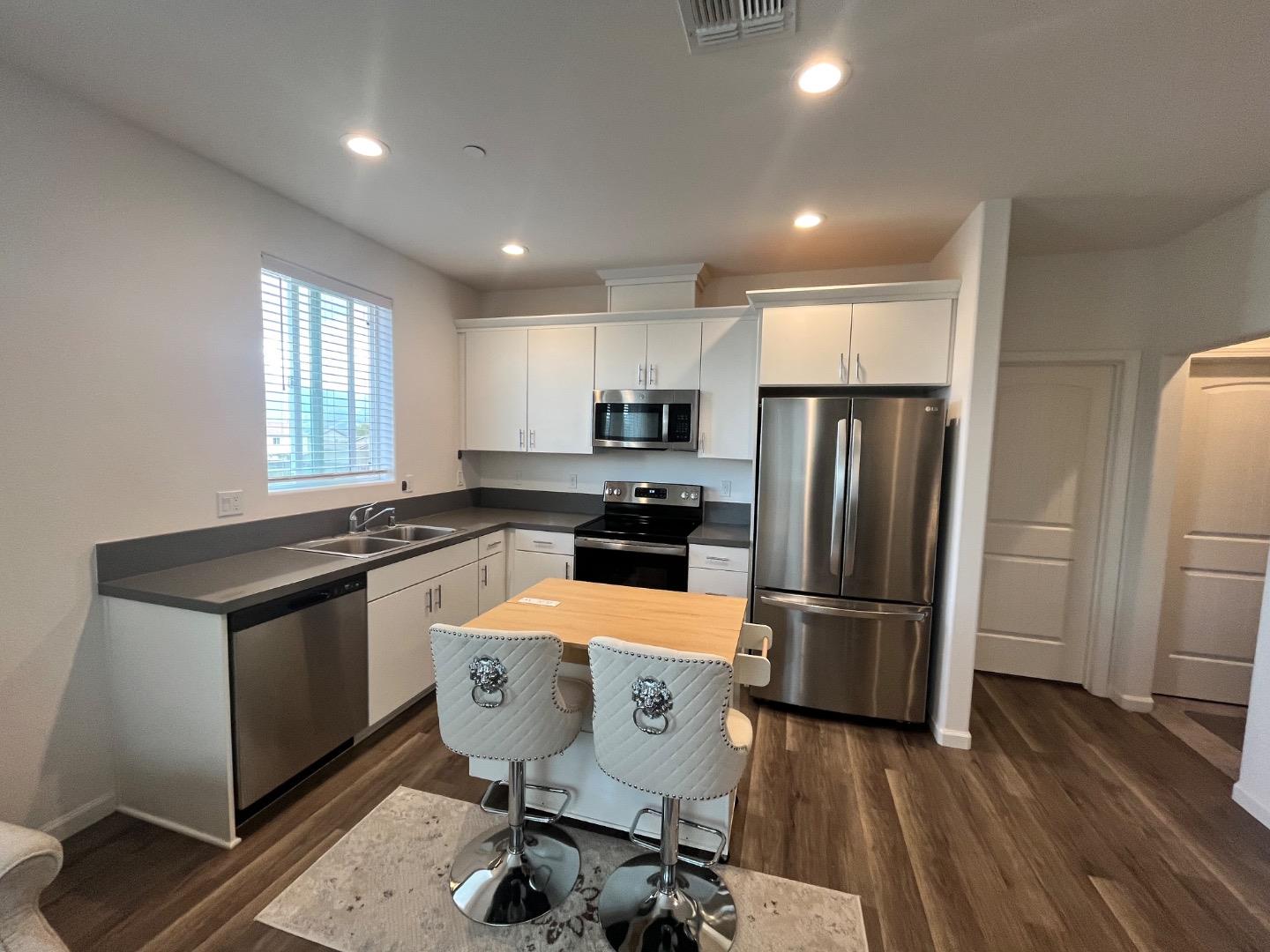 Detail Gallery Image 8 of 27 For 708 Gabilan Dr, Soledad,  CA 93960 - 2 Beds | 1 Baths