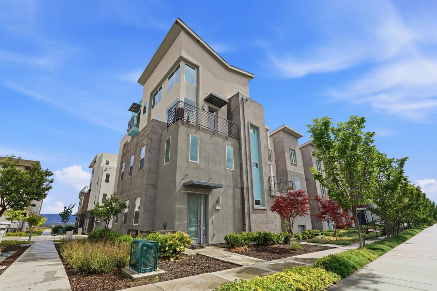 Front Image Thumbnail for ML82044083